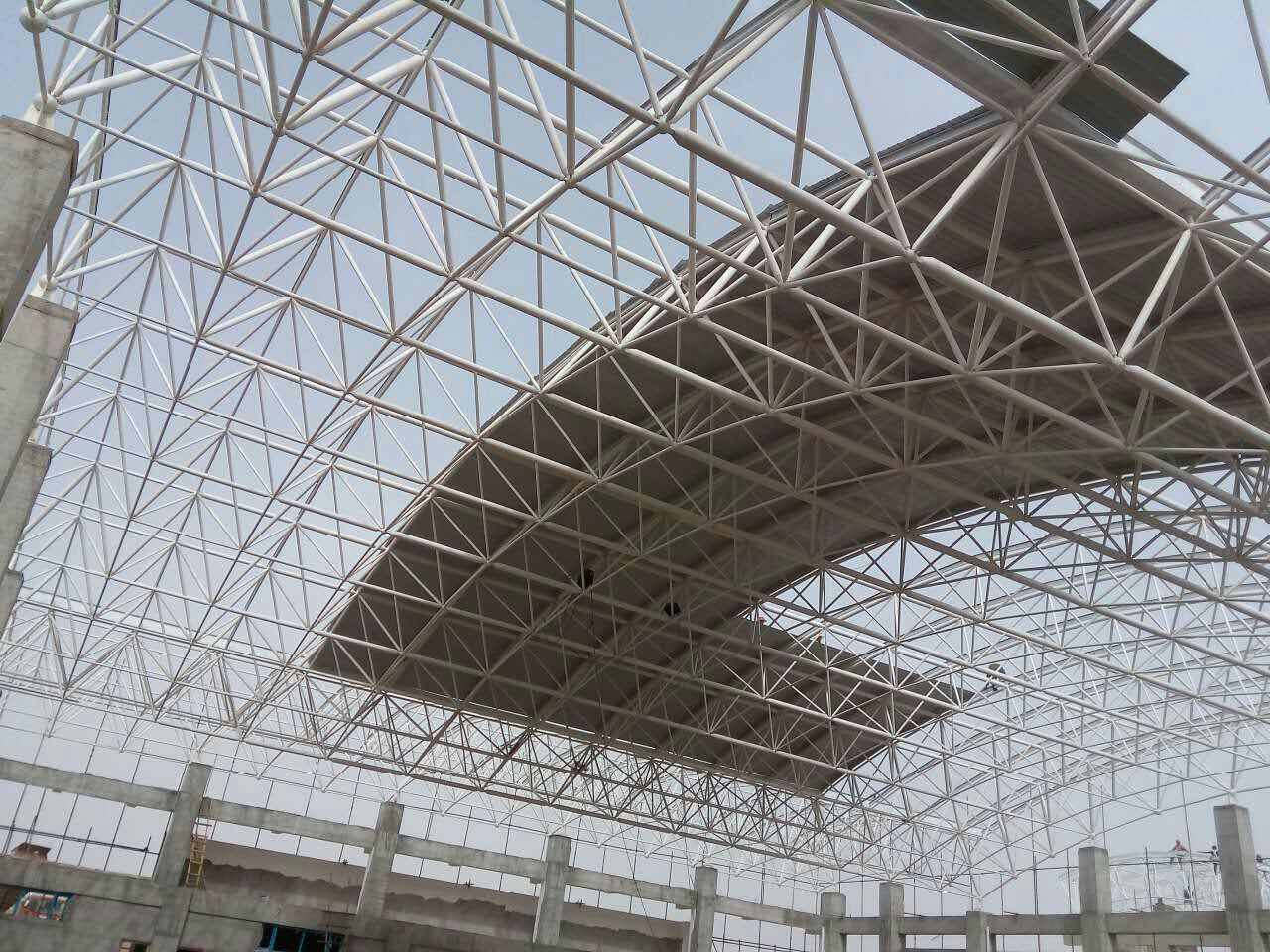 襄陽(yáng)青島一汽網(wǎng)架